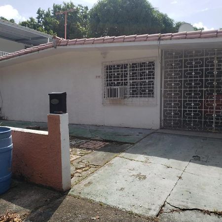 Figueroa Guest Rooms In Country Club San Juan Esterno foto